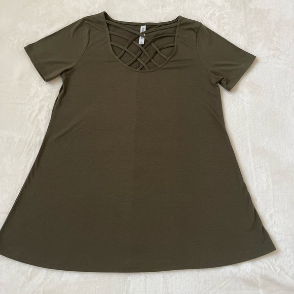 Zenana Outfitters Tops - Zenana Premium boutique brand, size Large army green top with lattice neckline